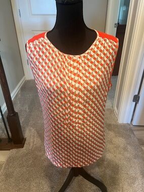Worthington Coral and White Geometric Sleeveless Blouse